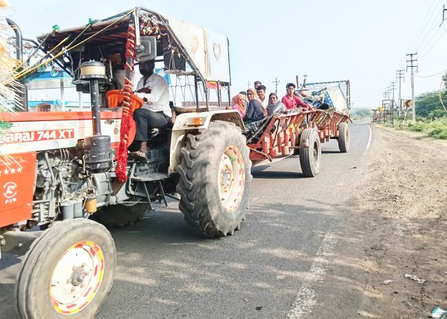 ಸಕ್ಕರೆ ಕಾರ್ಖಾನೆಗಳು ಆರಂಭವಾಗಿದ್ದು ಕಬ್ಬು ಕಡಿಯುವ ಗ್ಯಾಂಗ್‌ಗಳು ಜಿಲ್ಲೆಯಲ್ಲಿ ಪ್ರವೇಶಿಸಿವೆ 