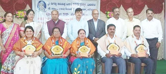 ಜೀವನ ಗೌರವ, ಆದರ್ಶ ಶಿಕ್ಷಕ ಪ್ರಶಸ್ತಿ ವಿತರಣಾ ಸಮಾರಂಭ ಮಾರಿಹಾಳ  