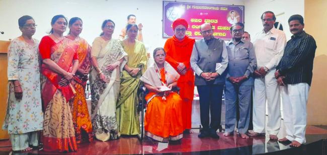 ಪರಮಾತ್ಮನ ಮಹಾಬೆಳಕನ್ನು ಹೃದಯದಲ್ಲಿ ಪ್ರತಿಷ್ಠಾಪಿಸೋಣ: ಡಾ ಗುರುದೇವಿ ಹುಲೆಪ್ಪನವರಮಠ  