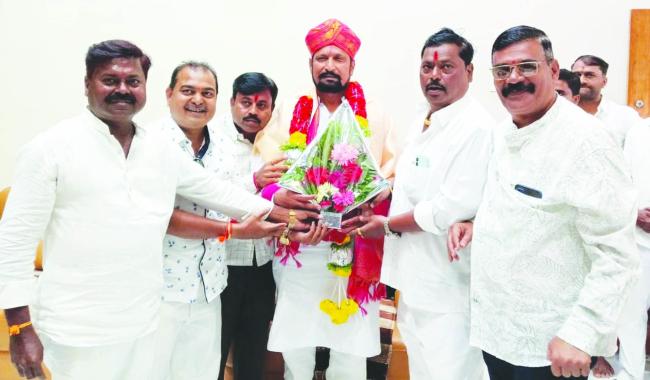 ಶಾಸಕ ಲಕ್ಷ್ಮಣ ಸವದಿಗೆ ಅಥಣಿ ಪುರಸಭಾ ಸದಸ್ಯರಿಂದ ಸನ್ಮಾನ   