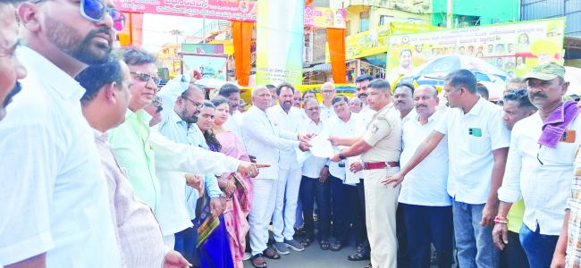 ರಮೇಶ ಕತ್ತಿ ಬಂಧನಕ್ಕೆ ಆಗ್ರಹಿಸಿ ಬೃಹತ್ ಪ್ರತಿಭಟನೆ  