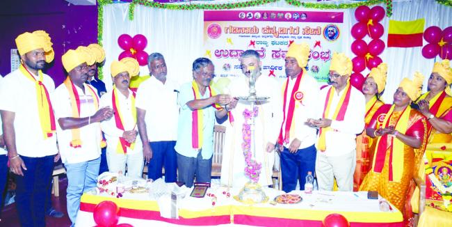  ಕನ್ನಡ ಭವನವನ್ನು ನಿರ್ವಹಣಾ ಸಮಿತಿಯ ವಶಕ್ಕೆ ಪಡೆದುಕೊಳ್ಳಲು ಆಗ್ರಹ 