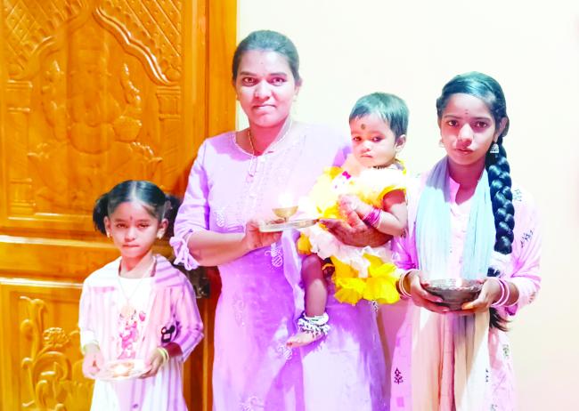 ತಮ್ಮ ಸಂಪ್ರದಾಯದಂತೆ ದೀಪಾವಳಿ ಆಚರಿಸಿದ ಲಂಬಾಣಿಯರು   