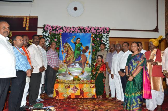  ಸ್ವಾಭಿಮಾನದ ಪ್ರತೀಕ ವೀರರಾಣಿ  ಚನ್ನಮ್ಮ , ಸ್ವಾತಂತ್ರ-್ಯ ಸಂಗ್ರಾಮದ ಬೆಳ್ಳಿ ಚುಕ್ಕಿ. ಧೈರ್ಯ, ನ್ಯಾಯ ಮತ್ತು ಮಹಿಳಾ ಶಕ್ತಿಯ ಪ್ರತಿರೂಪ   