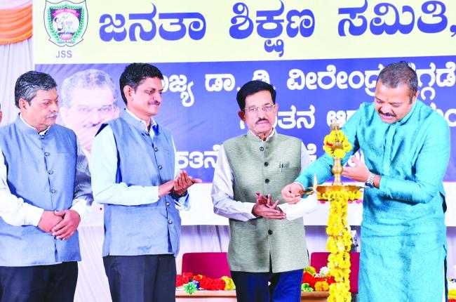 ಯುವಕರಲ್ಲಿ ದೇಶಪ್ರೇಮ ಬೆಳೆಯಬೇಕು-ಚಕ್ರವರ್ತಿ ಸೂಲಿಬೆಲೆ 