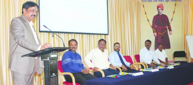 ವಿದ್ಯಾರ್ಥಿಗಳು ಜ್ಞಾನಶಕ್ತಿಯಿಂದ ಜೀವನವನ್ನು ನಿರ್ಮಿಸಿಕೊಳ್ಳಿ:  ಪ್ರೊ. ತ್ಯಾಗರಾಜ 