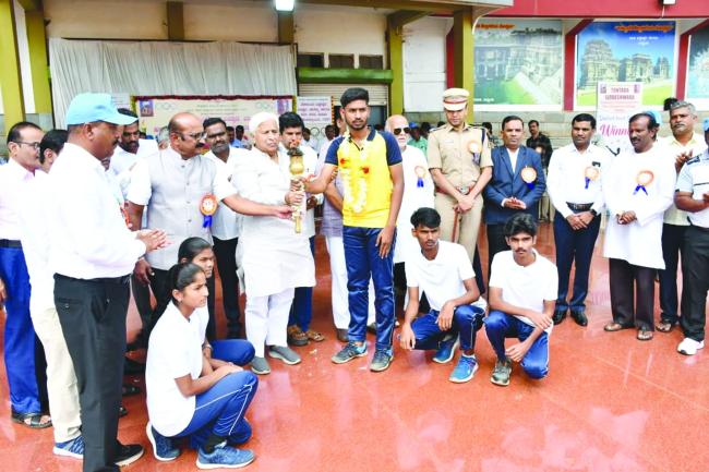 ಜಿಲ್ಲಾ ಮಟ್ಟದ ಪಿಯುಸಿ ಕ್ರೀಡಾಕೂಟಕ್ಕೆ ಸಚಿವ ಎಚ್ ಕೆ ಪಾಟೀಲ ಚಾಲನೆ 