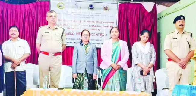 ಜಿಲಾ ್ಲಕಾನೂನು ಅರಿವು ಕಾರ್ಯಕ್ರಮ