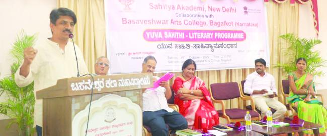 ವಿಮರ್ಶೆ ಪ್ರಜ್ಞೆಯಿಂದ ಸಾಹಿತ್ಯದ ಸೃಷ್ಠಿ: ಡಾ.ರಂಗನಾಥ 