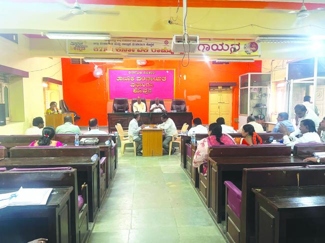 ಕೊಪ್ಪಳ ತಾಲ್ಲೂಕಿನ ಗ್ಯಾರಂಟಿ ಯೋಜನೆಗಳ ಪ್ರಗತಿ ಪರೀಶೀಲನಾ ಸಭೆ 