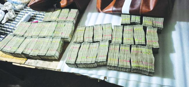 ಅಕ್ರಮ ಹಣ ಸಾಗಾಟ: 1 ಕೋಟಿ ರೂ.ವಶಕ್ಕೆ  