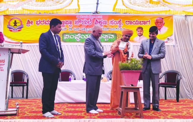 ವಿದ್ಯಾರ್ಥಿಗಳು ಶಿಕ್ಷಣದೊಂದಿಗೆ ಒಳ್ಳೆಯ ಸಂಸ್ಕಾರ ಕಲಿಯಬೇಕು: ಸದಾಶಿವಾನಂದ ಸ್ವಾಮಿ