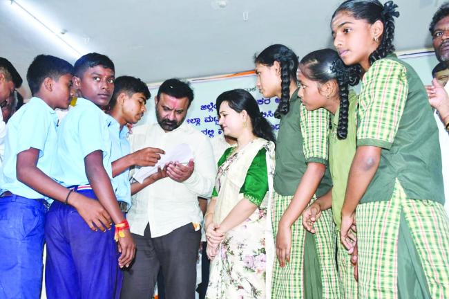 ಸಚಿವರಿಂದ ಸಾರ್ವಜನಿಕ ಸಮಸ್ಯೆಗಳ ಆಲಿಕೆ 