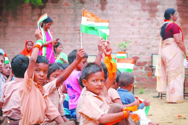  ರಾಷ್ಟ್ರಗೀತೆ  ಕಡ್ಡಾಯ ಪಾಲಿಸದಿದ್ದರೆ ವೇತನ ಕಡಿತ  