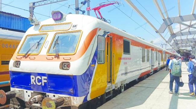 ಮೆಮು ಮೇನ್‌ಲೈನ್ ಎಲೆಕ್ಟ್ರಿಕ್ ಮಲ್ಟಿಪಲ್ ಯೂನಿಟ್ ಪ್ರಯಾಣಿಕರ ರೈಲಿಗೆ ಉತ್ತರ ಕರ್ನಾಟಕದಲ್ಲಿ ​‍್ರ​‍್ರಥಮ ಬಾರಿಗೆ ಚಾಲನೆ