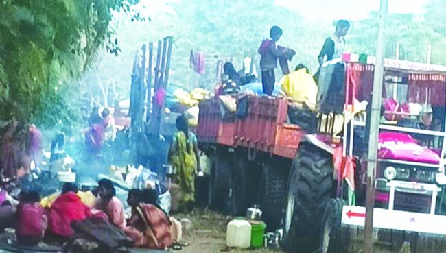 ಬೆಲೆ ಘೋಷಿಸದ ಕಾರ್ಖಾನೆಗಳು: ಕಬ್ಬು ಕಡಿಯುವ ಕಾರ್ಮಿಕರು ಸಂಕಷ್ಟಕ್ಕೆ 