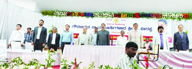  ಅಧಿಕಾರಿಗಳು ತಮ್ಮ ಕರ್ತವ್ಯದೊಂದಿಗೆ ಸಾರ್ವಜನಿಕರ ಬಗ್ಗೆ ಮಾನವೀಯತೆ ಅಳವಡಿಸಿಕೊಳ್ಳಿ: ಉಪಲೋಕಾಯುಕ್ತ ನ್ಯಾ. ಬಿ.ವೀರ​‍್ಪ 