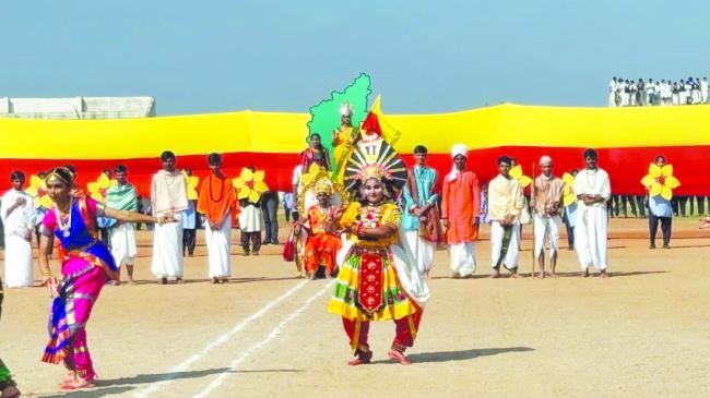 ಗಮನ ಸೆಳೆದ ಸಮಗ್ರ ಕರ್ನಾಟಕದ ಮಹತ್ವ ಸಾರುವ ಕನ್ನಡದ ಅಸ್ಮಿತೆ ನೃತ್ಯ ರೂಪಕ 