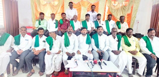  ಪ್ರತಿ ಟನ್ ಕಬ್ಬಿಗೆ 3500 ದರ ಘೋಷಣೆ ಮಾಡಿ ಸಕ್ಕರೆ ಕಾರ್ಖಾನೆ ಪ್ರಾರಂಭಿಸಿ, ಇಲ್ಲ ಆಗ್ರಹಿಸಿ ಅಹೋರಾತ್ರಿ ಧರಣಿ 