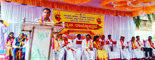 70ನೇ ಕನ್ನಡ ರಾಜ್ಯೋತ್ಸವ ಆಚರಣೆಯಲ್ಲಿ :ಶಾಸಕ ಆನಂದ ನ್ಯಾಮಗೌಡ 