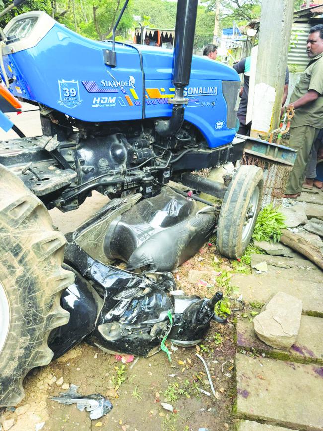 ರಸ್ತೆ ಅಪಘಾತದಲ್ಲಿ ದಾಂಡೇಲಿ ಬ್ಲಾಕ್ ಕಾಂಗ್ರೆಸ್ ಅಧ್ಯಕ್ಷರಿಗೆ ಗಂಭೀರ ಗಾಯ 