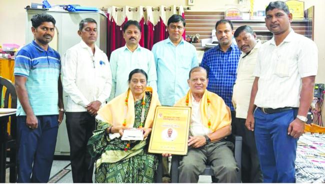 ಪ್ರಶಸ್ತಿ ಪುರಸ್ಕೃತ ಡಾ, ಮುಲ್ಲಾ ದಂಪತಿಗಳಿಗೆ ಸಾಹಿತ್ಯೋತ್ಸವ ಸಮಿತಿಯಿಂದ ವಿಶೇಷ ಸನ್ಮಾನ  