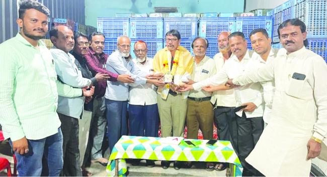 ಮುಷಾಯೆರಾ ಕಾರ್ಯಕ್ರಮದ ಯಶಸ್ವಿನ ರೂವಾರಿ ಬದಿಯುದ್ದೀನ್ ಅಹಮದ್ ನವೀದ ಗೆ ಸನ್ಮಾನ  