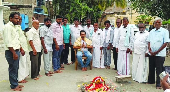 ಗುಂಡಮ್ಮ ಕ್ಯಾಂಪ್‌ನಲ್ಲಿ ಬುಡ್ಡೆಕಲ್ಲು ಪೂಜೆ, ದೇವಶಟ್ಟಿಗೆ ಸನ್ಮಾನನಿರಂತರ ಸಾರ್ವಜನಿಕ ಸೇವೆಯಿಂದ ಆತ್ಮತೃಪ್ತಿ