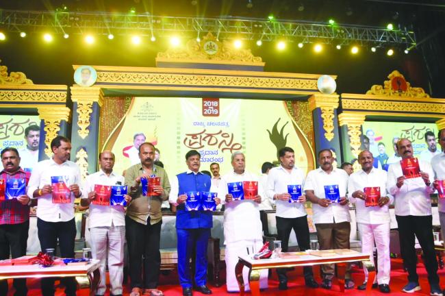 ಸಮಾಜಕ್ಕೆ ಉತ್ತಮ ಸಂದೇಶ ನೀಡುವ ಸಿನಿಮಾಗಳು ನಿರ್ಮಾಣವಾಗಬೇಕು-ಸಿಎಂ 