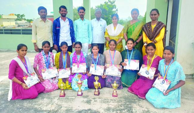 ಕ್ರೀಡೆಯಲ್ಲಿ ವಿದ್ಯಾರ್ಥಿನಿಯರು ರಾಜ್ಯ ಮಟ್ಟಕ್ಕೆ ಆಯ್ಕೆ 