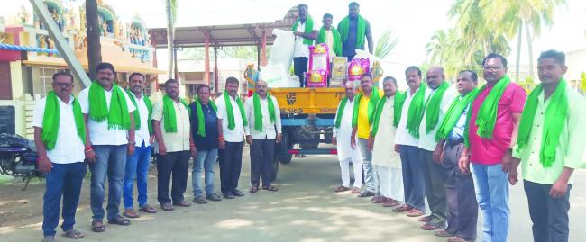 ರೈತರ ಸತ್ಯಾಗ್ರಹ ಸ್ಥಳಕ್ಕೆ ಮಹಾಲಿಂಗಪುರ ಭಾಜಪ ಪಕ್ಷದಿಂದ ಆಹಾರ ವಸ್ತುಗಳ ಪೂರೈಕೆ