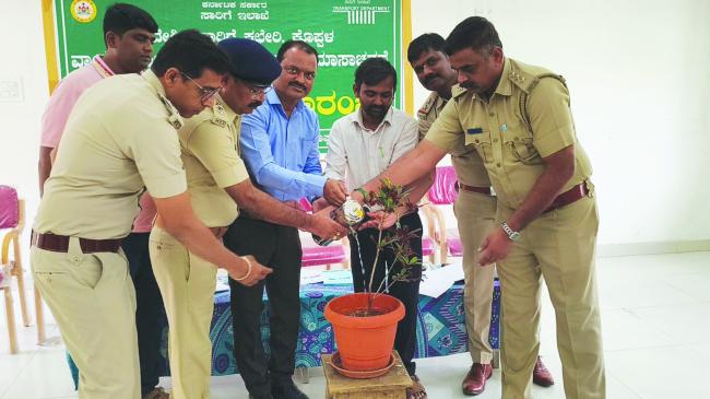 ಸಮೂಹ ಸಾರಿಗೆ & ವಿದ್ಯುತ್ ಚಾಲಿತ ವಾಹನಗಳ ಬಳಕೆ ಮಾಡಿ: ಪ್ರಭುಸ್ವಾಮಿ ಹಿರೇಮಠ  