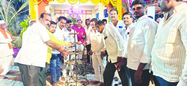 ವಿಠ್ಠಲ-ರುಕ್ಷ್ಮಿಣಿ ಲಕ್ಷ ದೀಪೋತ್ಸವಕ್ಕೆ ಅಧ್ಯಕ್ಷ ಯಲ್ಲನಗೌಡ ಪಾಟೀಲ ಚಾಲನೆ 