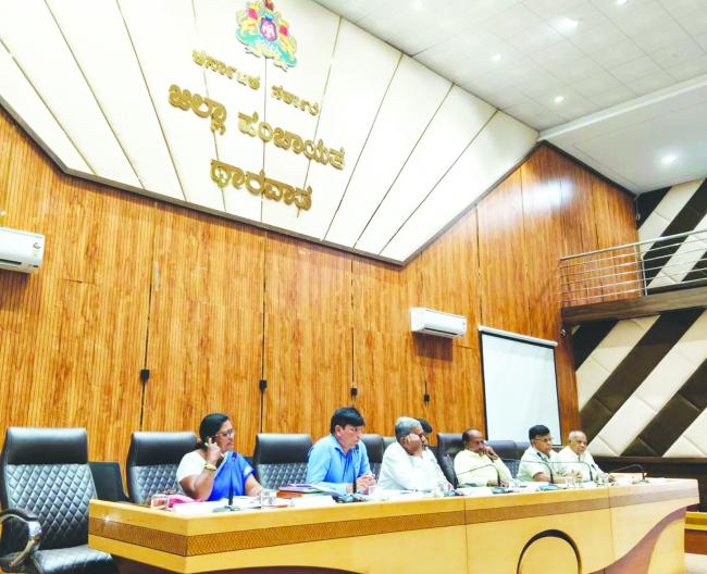 ಗ್ಯಾರಂಟಿ ಯೋಜನೆಗಳ ಜಿಲ್ಲಾ ಪ್ರಗತಿ ಪರೀಶೀಲನಾ ಸಭೆ 