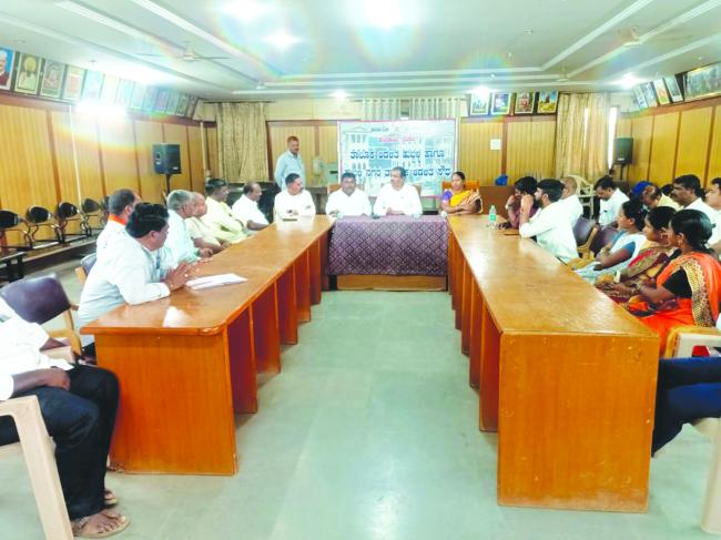 ವಿವಿಧ ಯೋಜನೆಗಳ ಕುರಿತು ಪ್ರಗತಿ ಪರೀಶೀಲನಾ ಸಭೆ