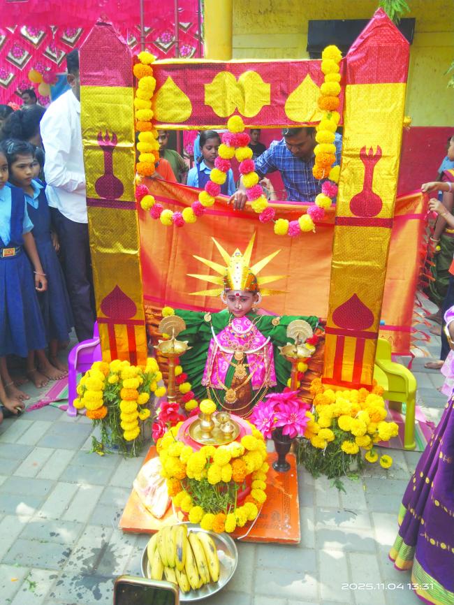 ಗಮನ ಸೆಳೆದ ಛದ್ಮವೇಶ 