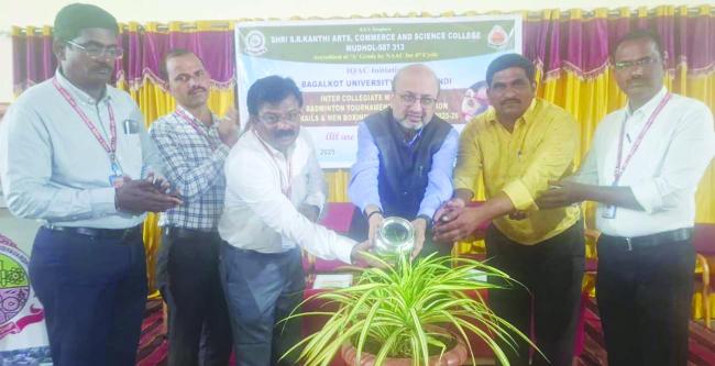 ಉತ್ತಮ ಕ್ರೀಡೆಗಳಿಂದ ನಿರ್ಣಾಯಕ ಗುಣಲಕ್ಷಣಗಳು ಅಭಿವೃದ್ಧಿ: ದೇಶಪಾಂಡೆ 