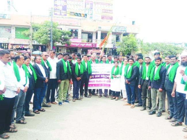 ಕಲಾಪ ಬಹಿಷ್ಕರಿಸಿ ರೈತ ಹೋರಾಟಕ್ಕೆ ನ್ಯಾಯವಾದಿಗಳ ಬೆಂಬಲ  