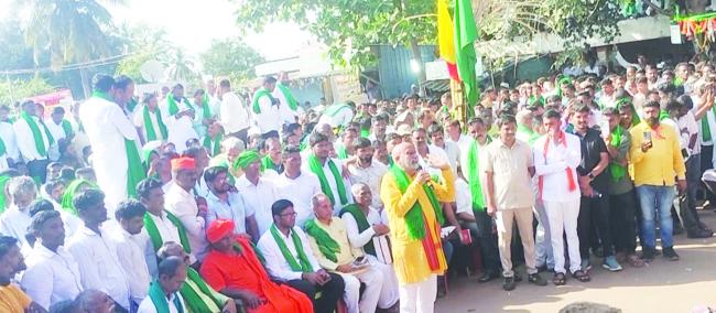 ಪ್ಯಾಕ್ಟರಿ ರೈತರ ಉದ್ಧಾರಕ್ಕೆ ಅಲ್ಲ, ನಿಮ್ಮಲಾಭಕ್ಕಾಗಿ: ಪ್ರಮೋದ ಮುತಾಲಿಕ್ ದೇಸಾಯಿ  