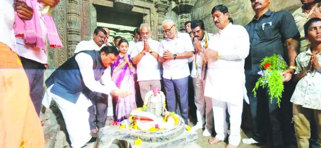ಮುಂದಿನ ಬಜೆಟ್‌ನಲ್ಲಿ ಚಂದ್ರಮೌಳೇಶ್ವರ ದೇವಸ್ಥಾನ ಅಭಿವೃದ್ಧಿಗಾಗಿ ಅನುದಾನ ಬಿಡುಗಡೆಗೆ ಮುಖ್ಯಮಂತ್ರಿಗಳಲ್ಲಿ ಮನವಿ