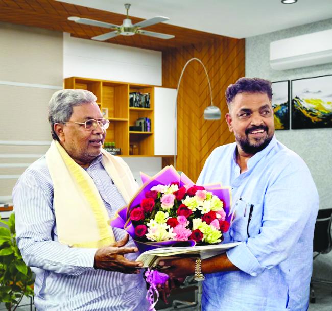 ಕೆಡಿಸಿಸಿ ಬ್ಯಾಂಕ್‌ಗೆ ನಾಮನಿರ್ದೇಶನಗೊಂಡಿರುವ  ಸತೀಶ ಕೃಷ್ಣ ಸೈಲ್ ರವರಿಗೆ  ಕೆಎಸ್‌ಎಂಸಿಎಯಿಂದ ಹೃತ್ಪೂರ್ವಕ ಅಭಿನಂದನೆ 