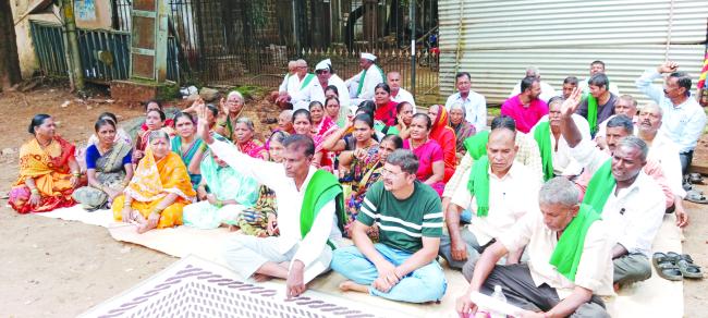 ನೇಣಿಗೆ ಶರಣಾದ ರೈತನಿಗೆ ಪರಿಹಾರಕ್ಕೆ, ಸೂಸೈಟಿ ವಿರುದ್ಧ ಕ್ರಮಕ್ಕೆ ಒತ್ತಾಯ  