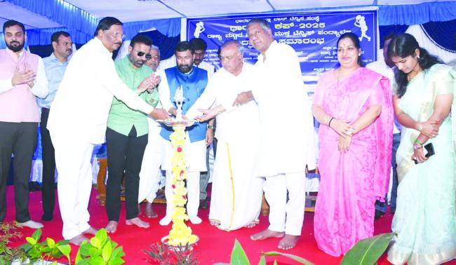 ರಾಜ್ಯಮಟ್ಟದ ಟೆನ್ನಿಸ್ ಪಂದ್ಯಾವಳಿಗೆ ಧಾರವಾಡದಿಂದ ಅಭೂತಪೂರ್ವ ಪ್ರತಿಕ್ರಿಯೆ: 300ಕ್ಕೂ ಹೆಚ್ಚು ಆಟಗಾರರ ಭಾಗಿ 