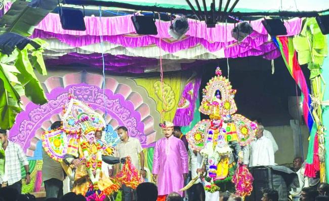 ಪ್ರೇಕ್ಷಕರ ಮನಸೂರೆಗೊಂಡ ರೇಣುಕಾದೇವಿ ಮಹಾತ್ಮೆ ಬಯಲಾಟ ಪ್ರದರ್ಶನ 