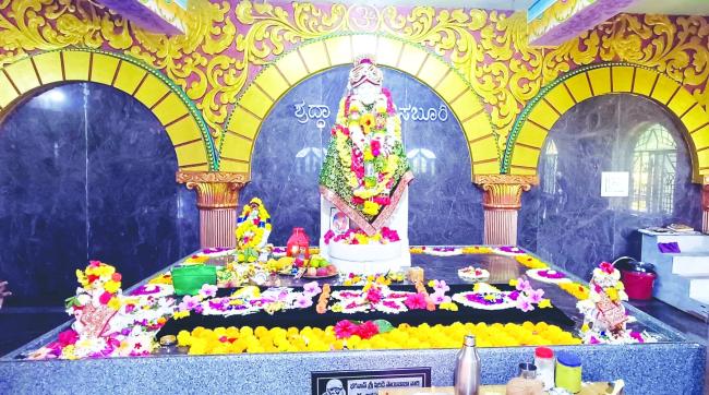 ಕಂಪ್ಲಿಯ ಶಿರಡಿ ಸಾಯಿಬಾಬಾ ಮಂದಿರದಲ್ಲಿ ಕಾರ್ತಿಕ ದೀಪೋತ್ಸವ ಹಾಗೂ ಕಾರ್ತಿಕ ವನಭೋಜನ ಕಾರ್ಯಕ್ರಮ 