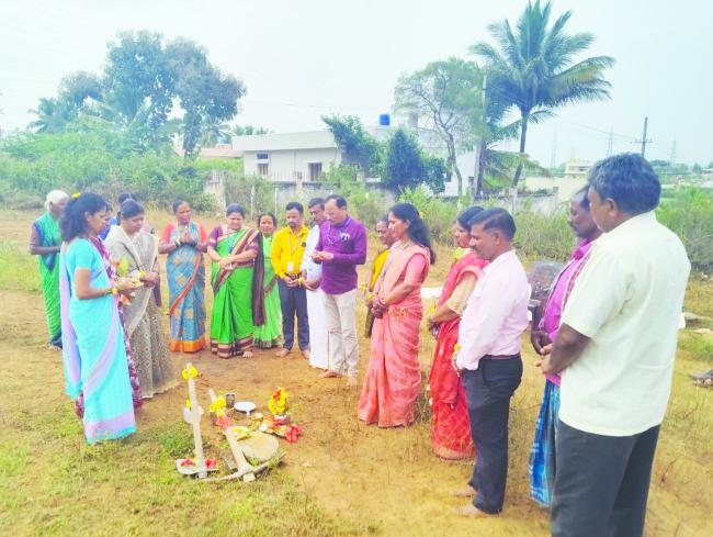 ಮನೆ ನಿರ್ಮಾಣ ಭೂಮಿ ಪೂಜೆ 
