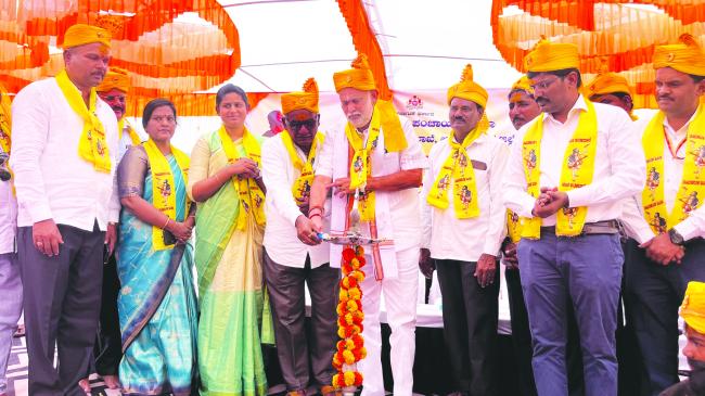 ವಿಜೃಂಭಣೆಯಿಂದ ನಡೆದ ಜಿಲ್ಲಾ ಮಟ್ಟದ 538ನೇ ಭಕ್ತ ಶೇಷ್ಠ ಕನಕದಾಸರ ಜಯಂತ್ಯುತ್ಸವ  