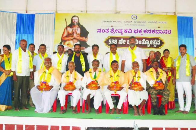 ಕನಕದಾಸರು ಭಕ್ತಿಯ ಪ್ರತೀಕ: ಶಾಸಕ ವಿಶ್ವಾಸ ವೈದ್ಯ 