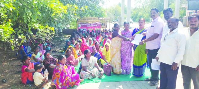 ದೇವದಾಸಿ ಮಹಿಳೆಯರು ಹಾಗು ಅವರ ಕುಟುಂಬಗಳ  ಸದಸ್ಯರನ್ನು ಕೂಡಲೆ ಗಣತಿ ಪಟ್ಟಿಗೆ ಸೇರಿಸಿಕೊಂಡು ಪುನರ್ವಸತಿಗೆ ಅಗತ್ಯ ಕ್ರಮ  