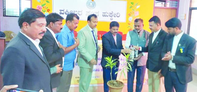 ಕಕ್ಷಿದಾರ ಉಚಿತ ಕಾನೂನು ವ್ಯವಸ್ಥೆ ಲಾಭ ಪಡೆಯಲಿ: ಸಂಕಣ್ಣವರ 